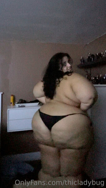 thicladybug Nakenläckor OnlyFans Foto 35
