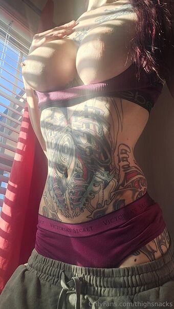 thighsnacks Nakenläckor OnlyFans Foto 20