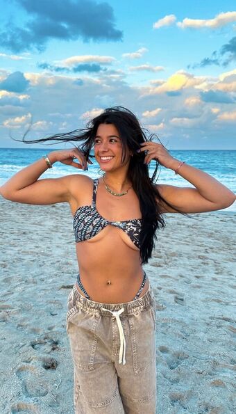 throwsumchlo Nakenläckor OnlyFans Foto 1