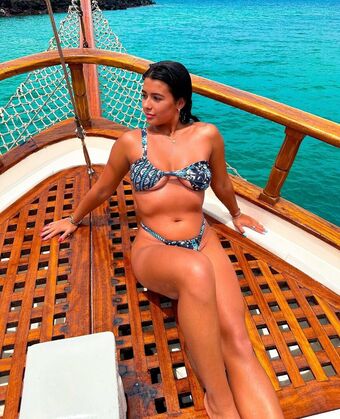 throwsumchlo Nakenläckor OnlyFans Foto 2