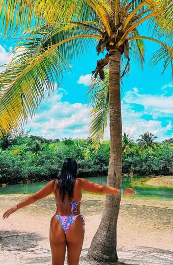 throwsumchlo Nakenläckor OnlyFans Foto 3