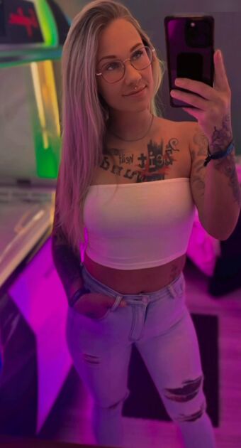 Tini Nakenläckor OnlyFans Foto 4