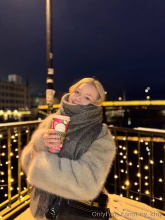tiny_kinyy Nakenläckor OnlyFans Foto 2
