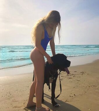 Tiny Miny Mo Nakenläckor OnlyFans Foto 15