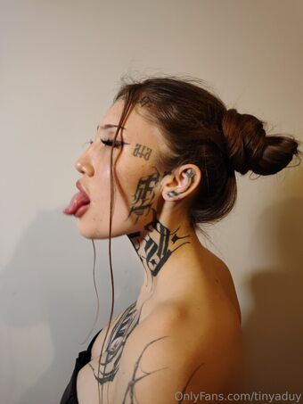 tinyaduy Nakenläckor OnlyFans Foto 32