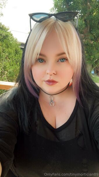 tinymortician89 Nakenläckor OnlyFans Foto 12