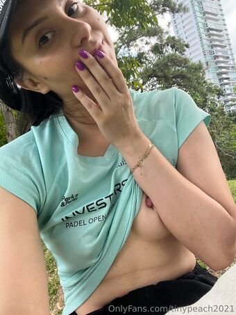 tinypeach2021 Nakenläckor OnlyFans Foto 15