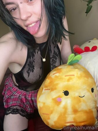 tinyrealmoth Nakenläckor OnlyFans Foto 32