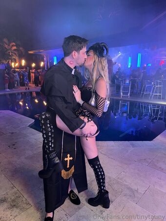 tinytauny Nakenläckor OnlyFans Foto 17
