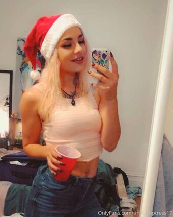 tinytemptress17