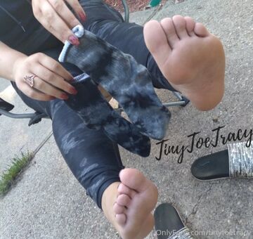 tinytoetracy Nakenläckor OnlyFans Foto 12