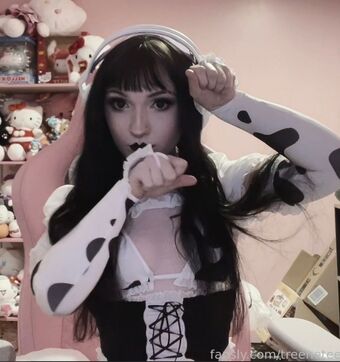 Treenetee Nakenläckor OnlyFans Foto 1