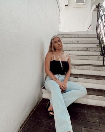 Trinity C Nakenläckor OnlyFans Foto 12