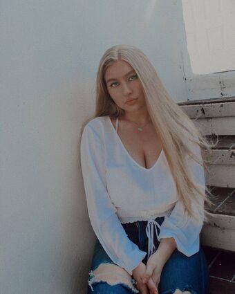 Trinity C Nakenläckor OnlyFans Foto 13