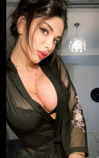 TS Nour Nakenläckor OnlyFans Foto 9