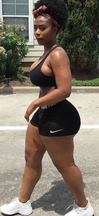 Uche Nakenläckor OnlyFans Foto 4