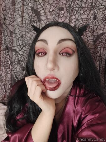 uncannycandy Nakenläckor OnlyFans Foto 8