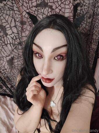 uncannycandy Nakenläckor OnlyFans Foto 20