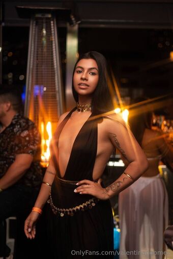 valentinaggomez Nakenläckor OnlyFans Foto 2