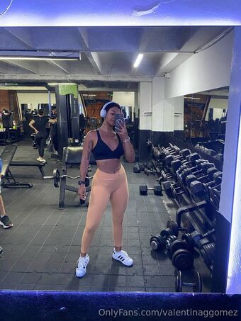 valentinaggomez Nakenläckor OnlyFans Foto 12