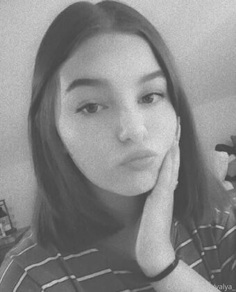 valya_ Nakenläckor OnlyFans Foto 12