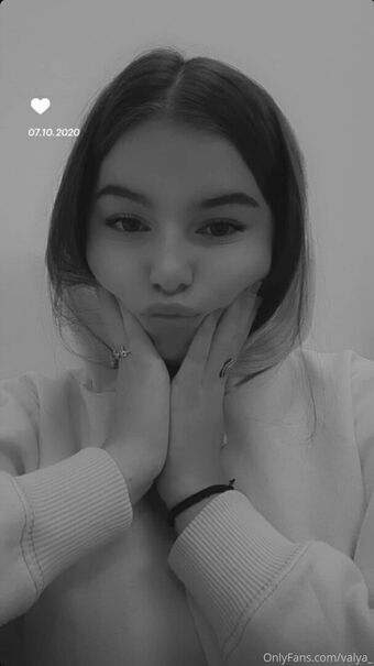 valya_ Nakenläckor OnlyFans Foto 17