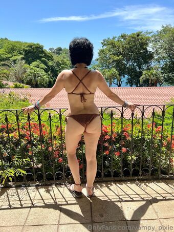 vampy_pixie Nakenläckor OnlyFans Foto 1