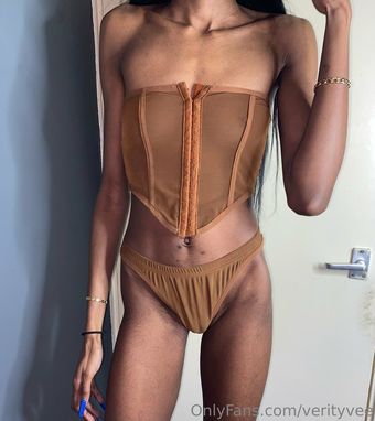 verityvee Nakenläckor OnlyFans Foto 4
