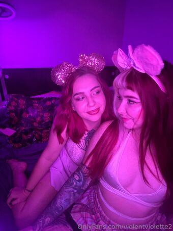 violentviolette2 Nakenläckor OnlyFans Foto 1