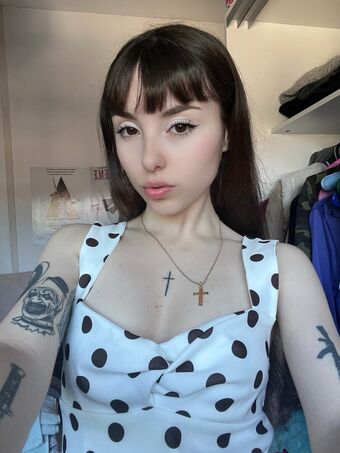 Violetabb_ Nakenläckor OnlyFans Foto 12