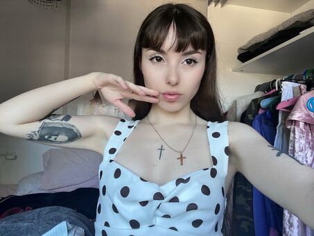 Violetabb_ Nakenläckor OnlyFans Foto 13