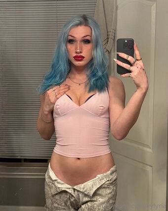 vylyria Nakenläckor OnlyFans Foto 15
