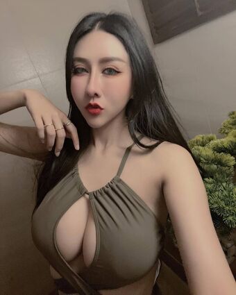 Wei Ling 凌薇 Nakenläckor OnlyFans Foto 28