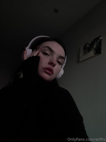 wifitv Nakenläckor OnlyFans Foto 8