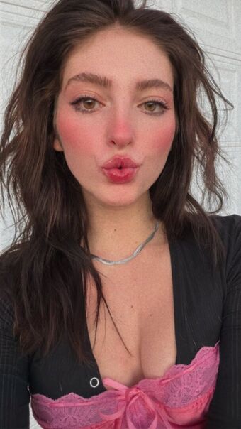 Willow Shields Nakenläckor OnlyFans Foto 218