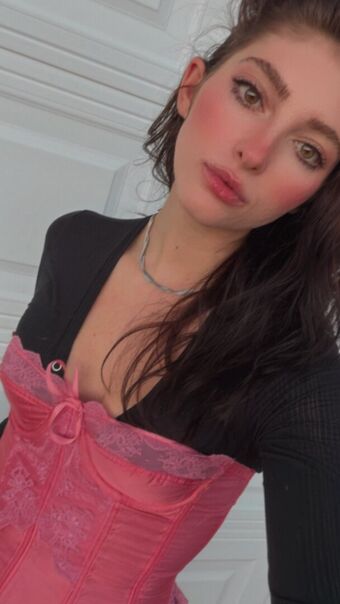 Willow Shields Nakenläckor OnlyFans Foto 219