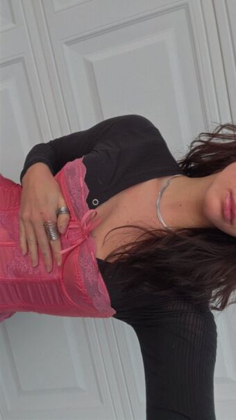 Willow Shields Nakenläckor OnlyFans Foto 220