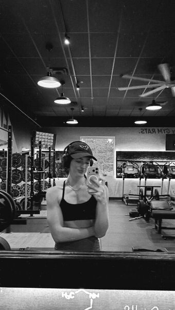 Willow Shields Nakenläckor OnlyFans Foto 226