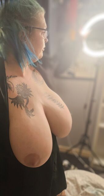 Witchy1985 Nakenläckor OnlyFans Foto 9