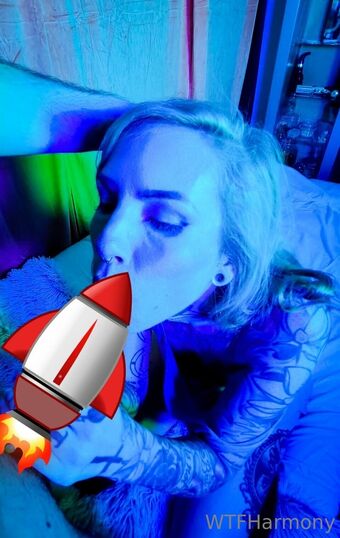 WtfHarmony Nakenläckor OnlyFans Foto 5