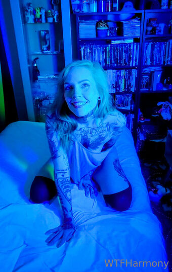 WtfHarmony Nakenläckor OnlyFans Foto 7