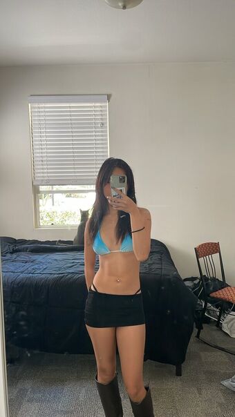 Xuan Nakenläckor OnlyFans Foto 6