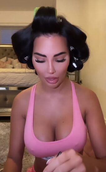 Yazmin Oukhellou