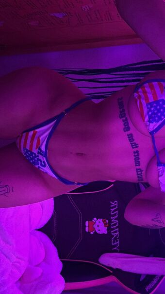 Yeahm8r Nakenläckor OnlyFans Foto 35