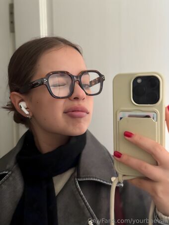 yourbaevan Nakenläckor OnlyFans Foto 14