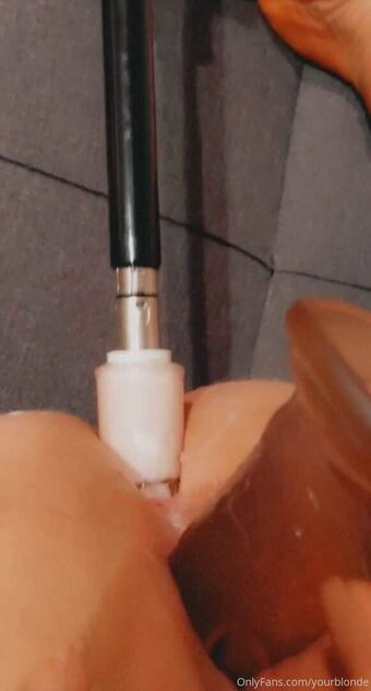 yourblonde Nakenläckor OnlyFans Foto 17