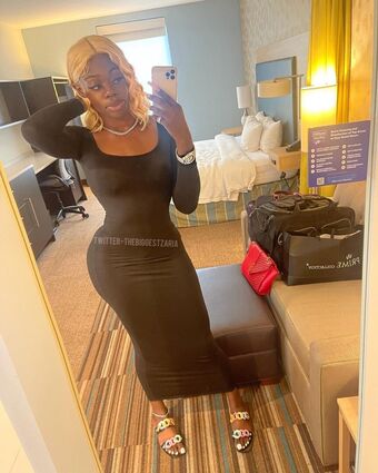 zariajay_ Nakenläckor OnlyFans Foto 1