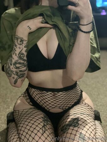 Zee Hell Nakenläckor OnlyFans Foto 8
