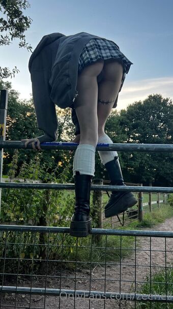 Zee Hell Nakenläckor OnlyFans Foto 10