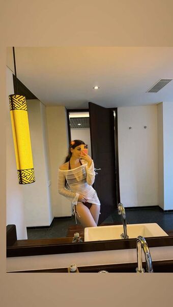 Zeling Nakenläckor OnlyFans Foto 22